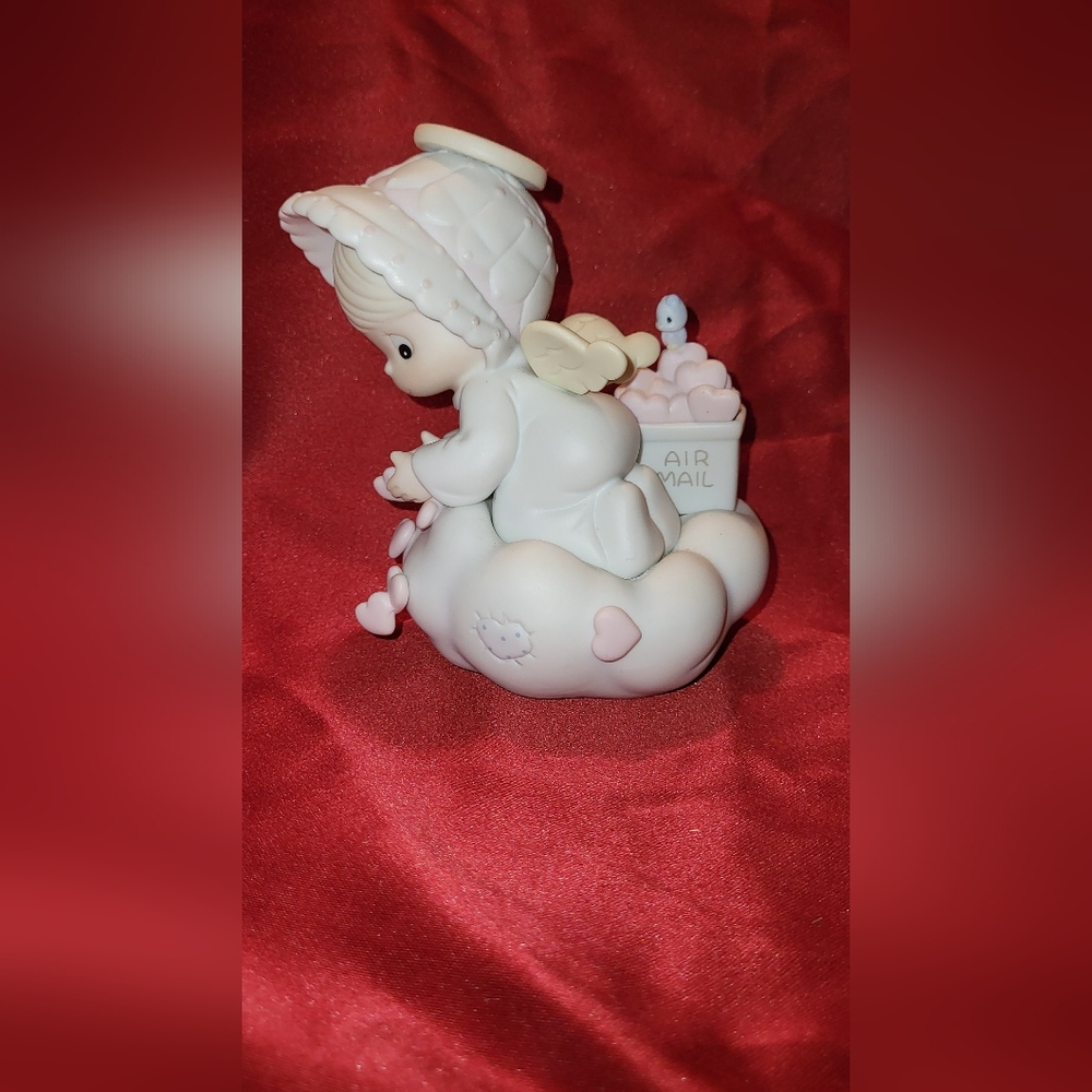 Precious Moments “Sending You My Love” Figurine (1987) – Enesco Collection
